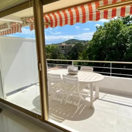 Beautiful With Shared Pool Apartment