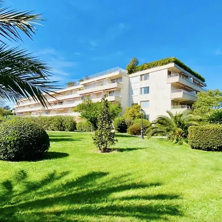 Beautiful With Shared Pool Apartment